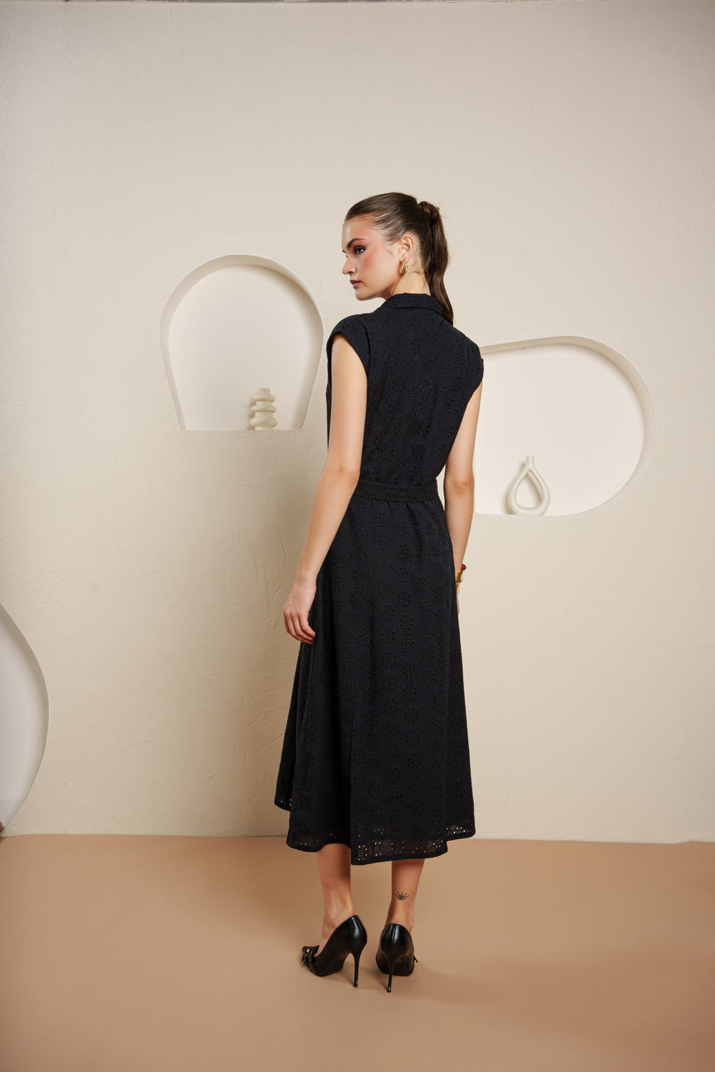 Noir belted dress