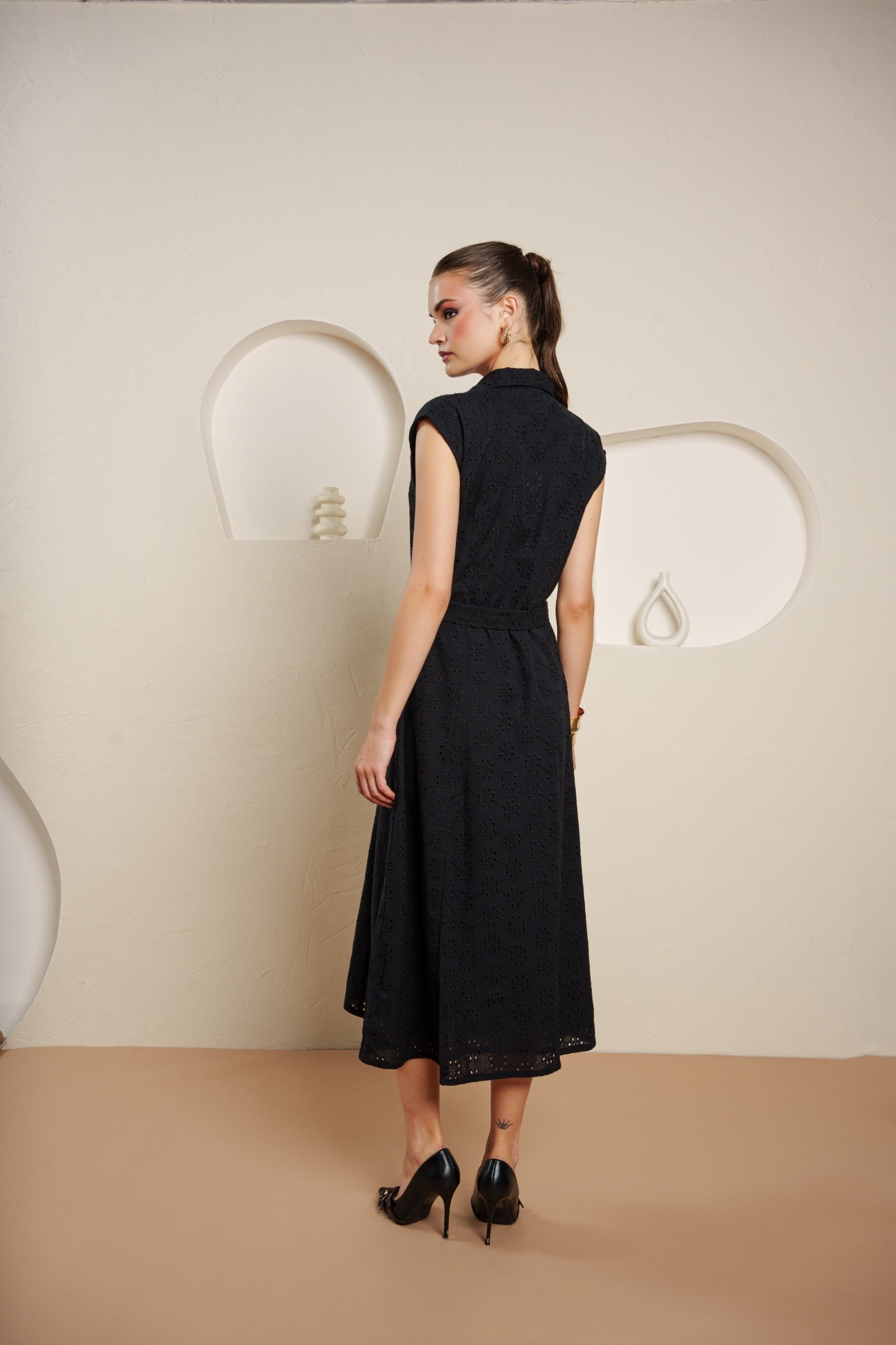 Noir belted dress