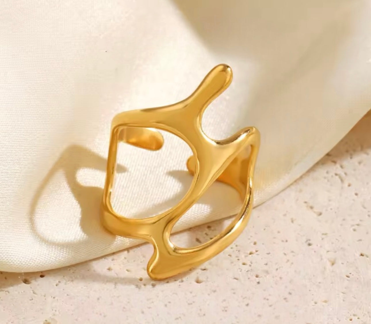 Forma Abstract Molten Ring