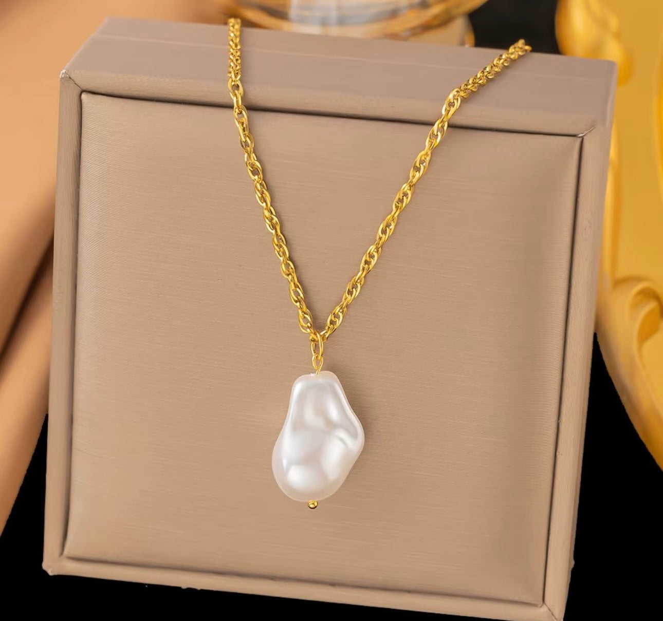 Perla Baroque Pearl Pendant Necklace