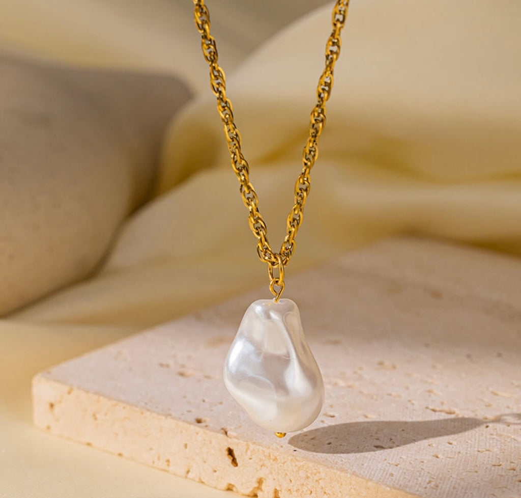 Perla Baroque Pearl Pendant Necklace