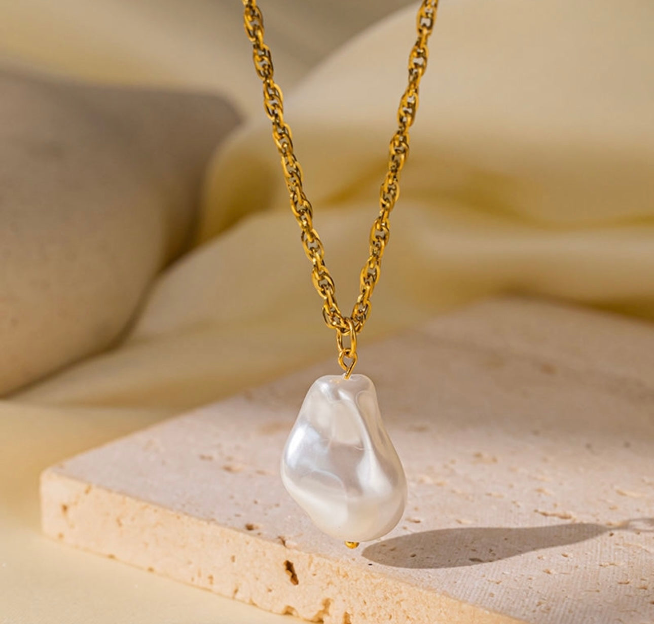 Perla Baroque Pearl Pendant Necklace