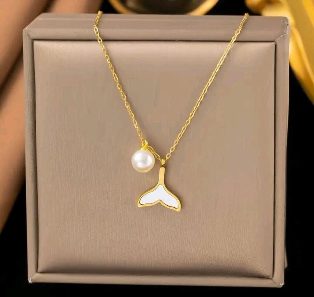 Sirena Mermaid Tail Pearl Necklace