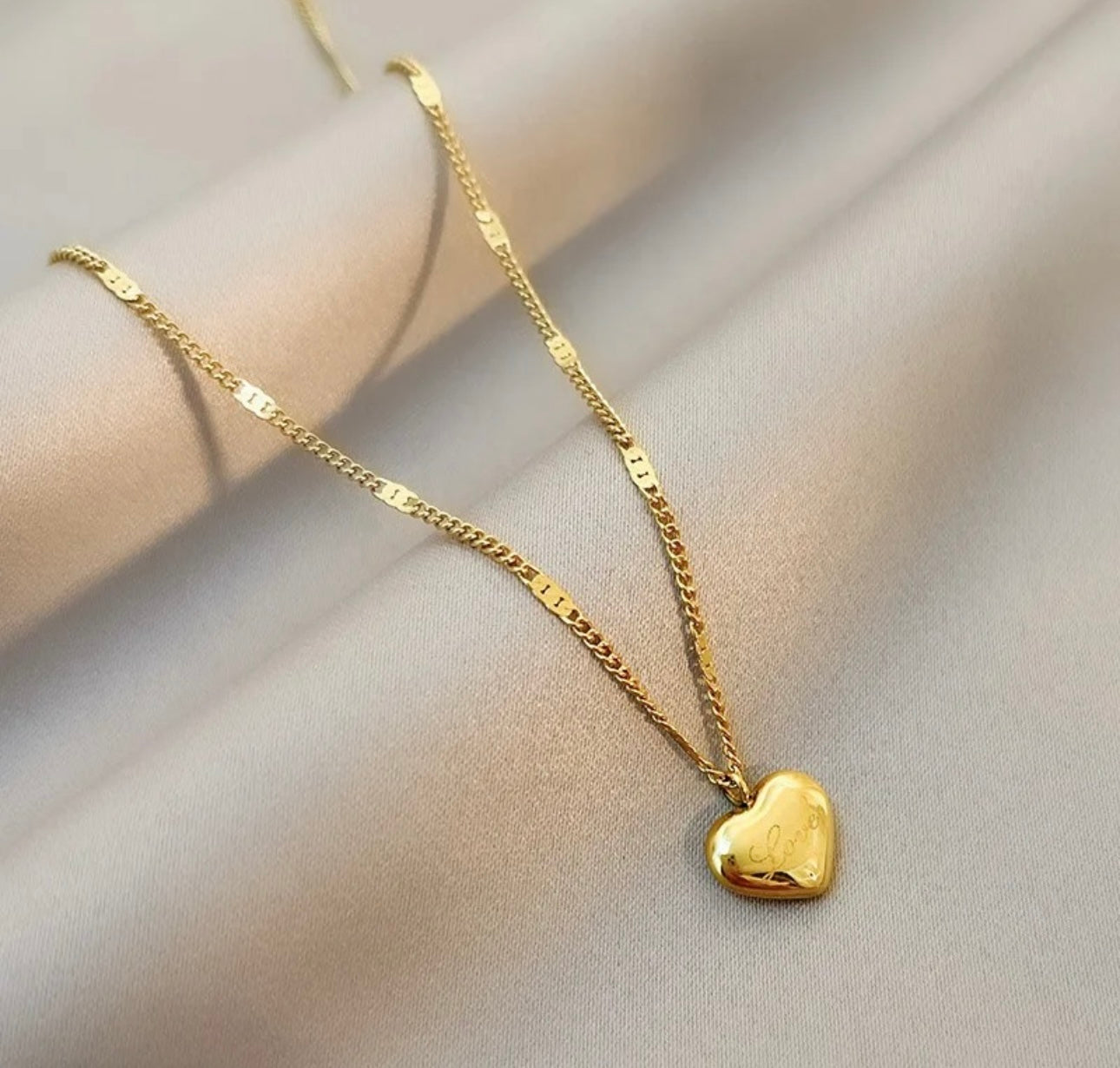 Puro Solid Heart Curb Necklace