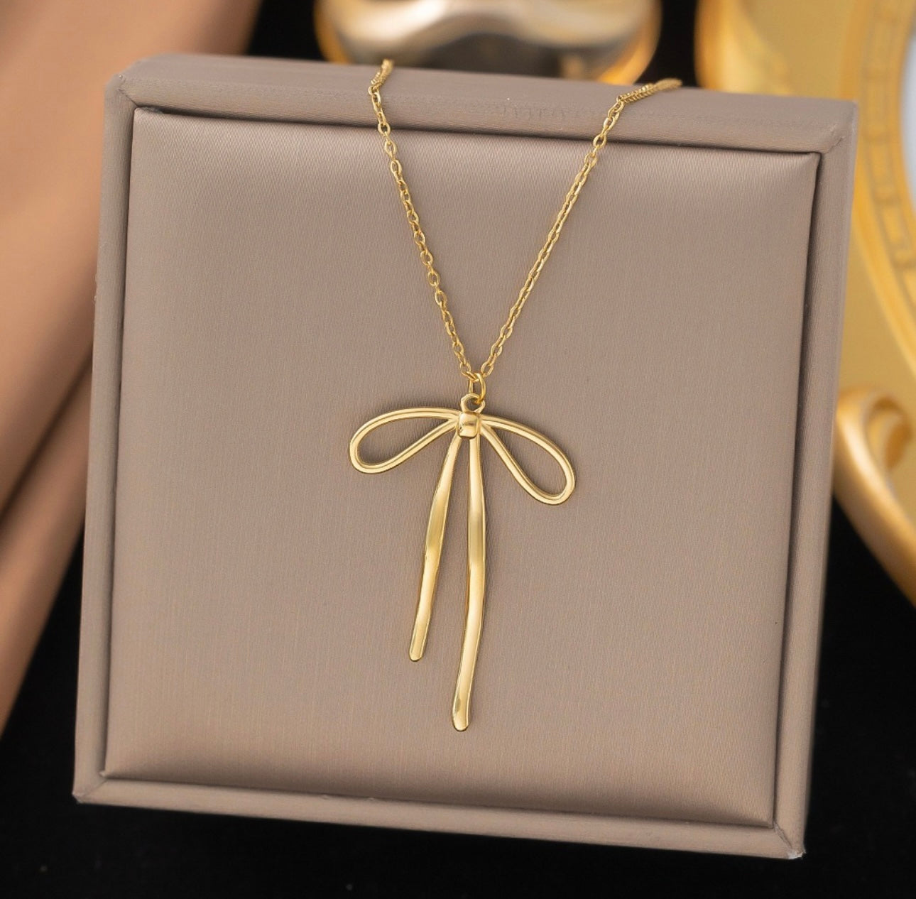 Ruban Bow Pendant Necklace