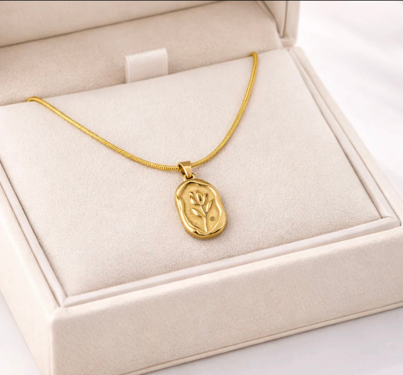Épi Pendant Necklace